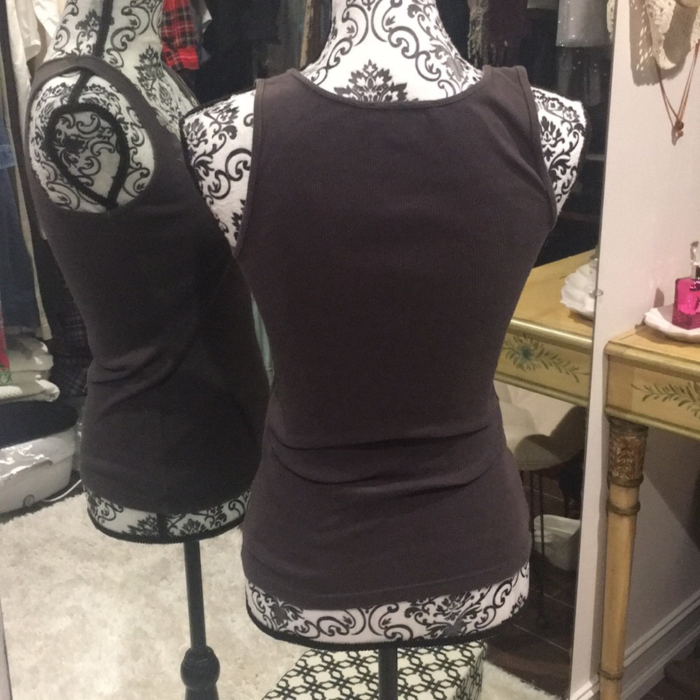 Tank tops - Picture 2 of 2